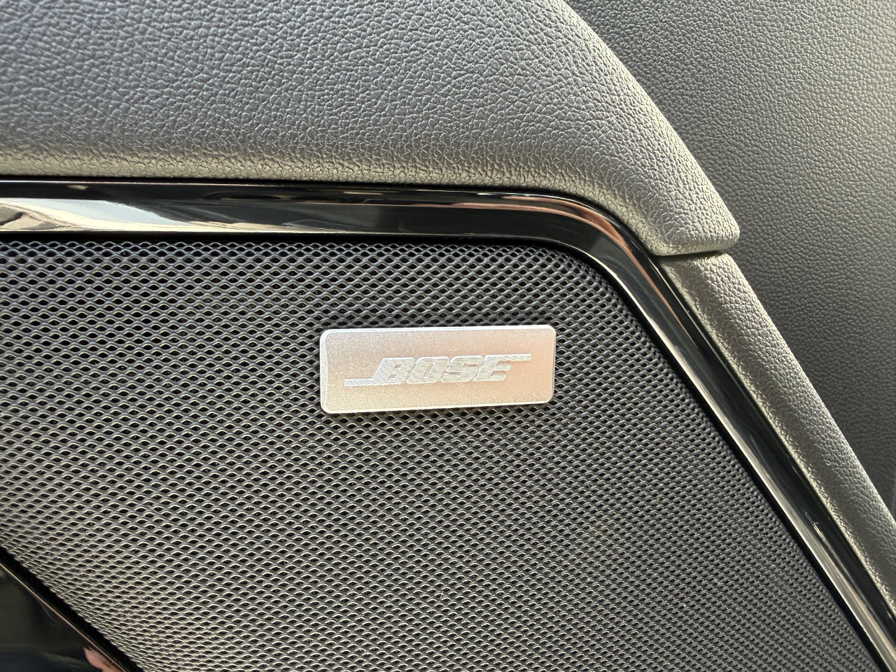 GMC Sierra 1500 4WD Crew Cab 147" AT4 2025