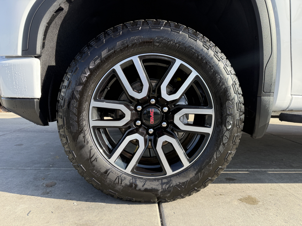 GMC Sierra 1500 4WD Crew Cab 147" AT4 2025