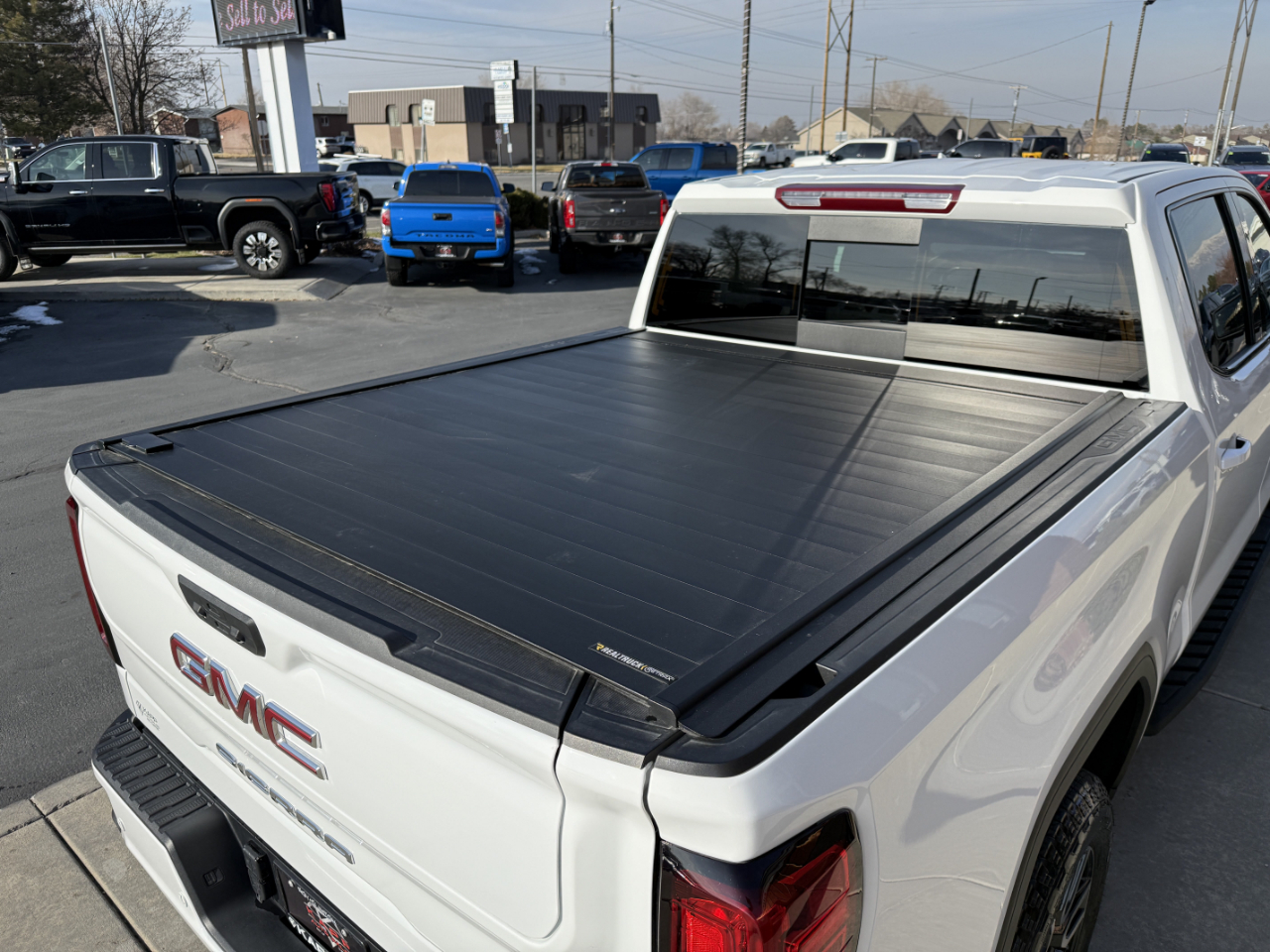 GMC Sierra 1500 4WD Crew Cab 147" AT4 2025