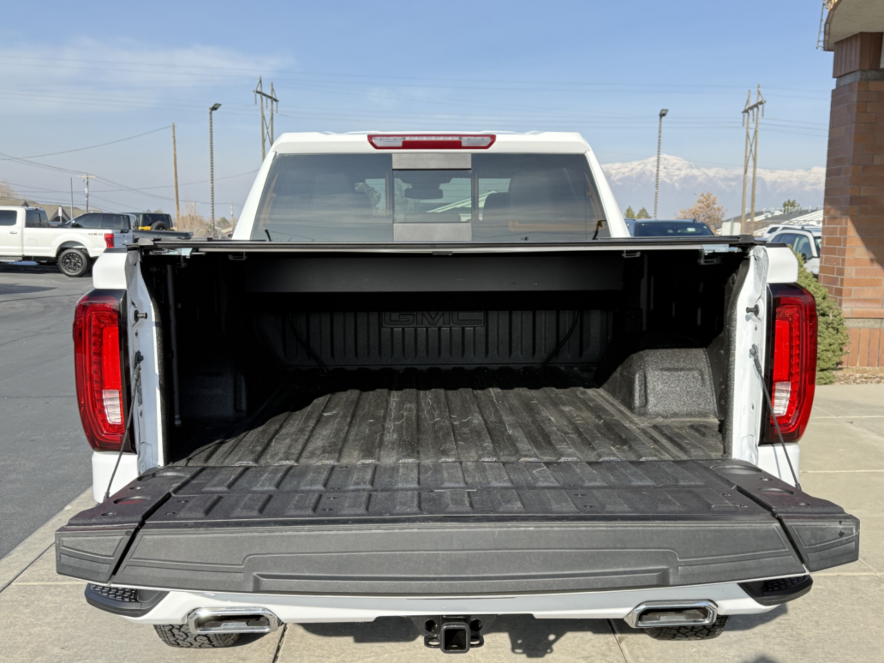 GMC Sierra 1500 4WD Crew Cab 147" AT4 2025