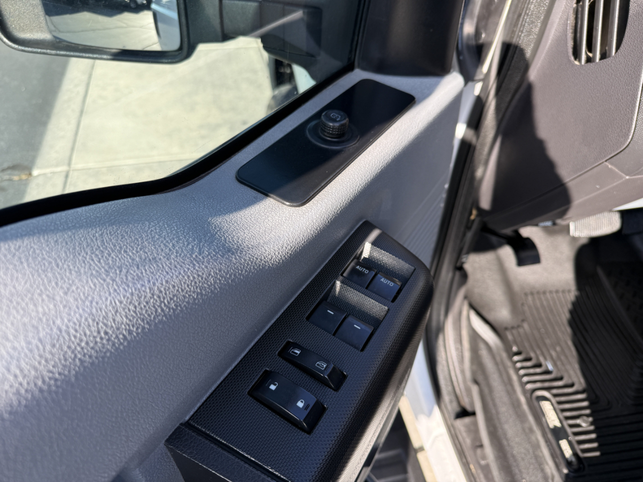 Ford Super Duty F-250 SRW 4WD Crew Cab 172" XL 2015