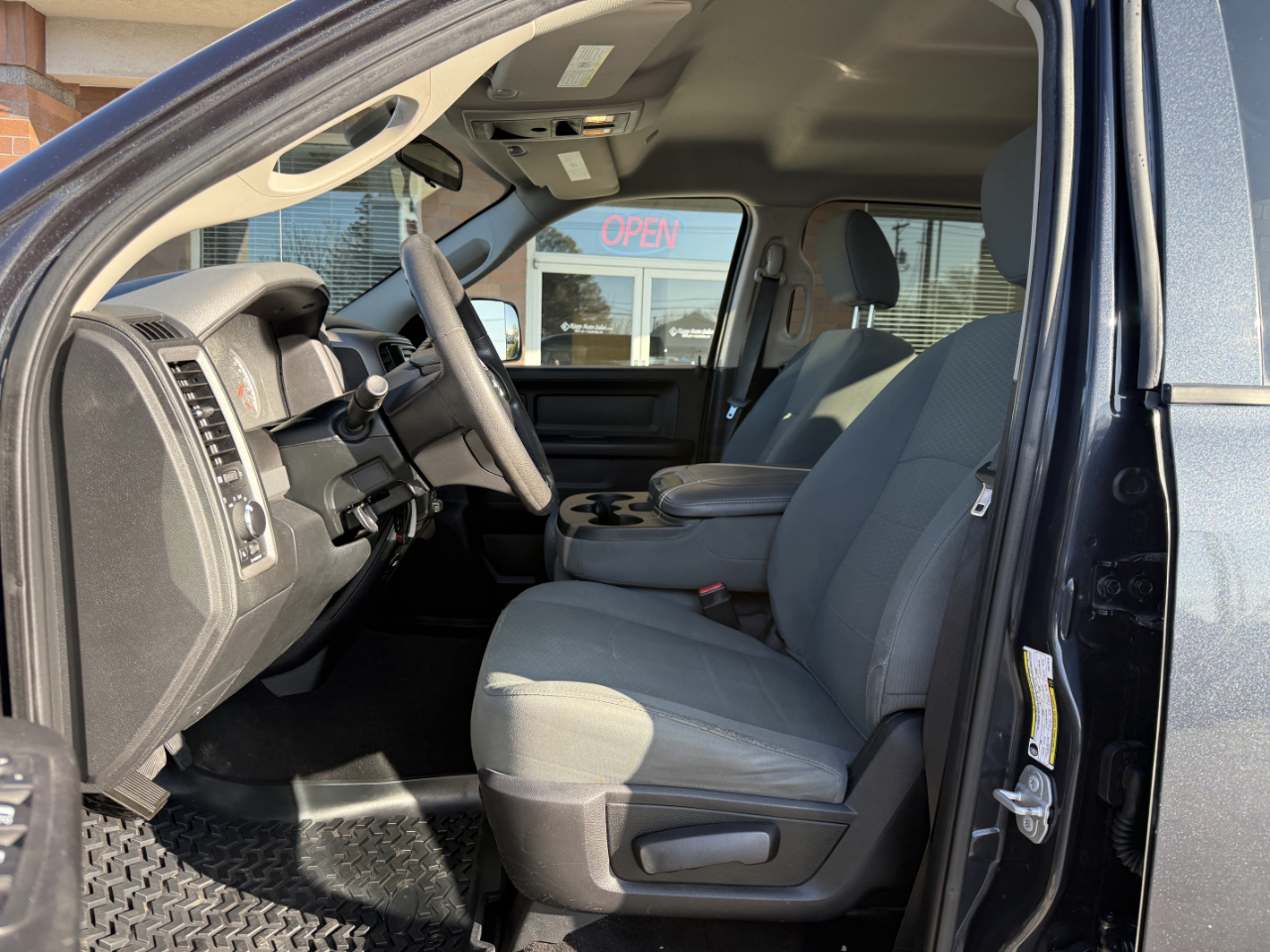 RAM 3500 Tradesman 4x4 Crew Cab 8' Box 2018