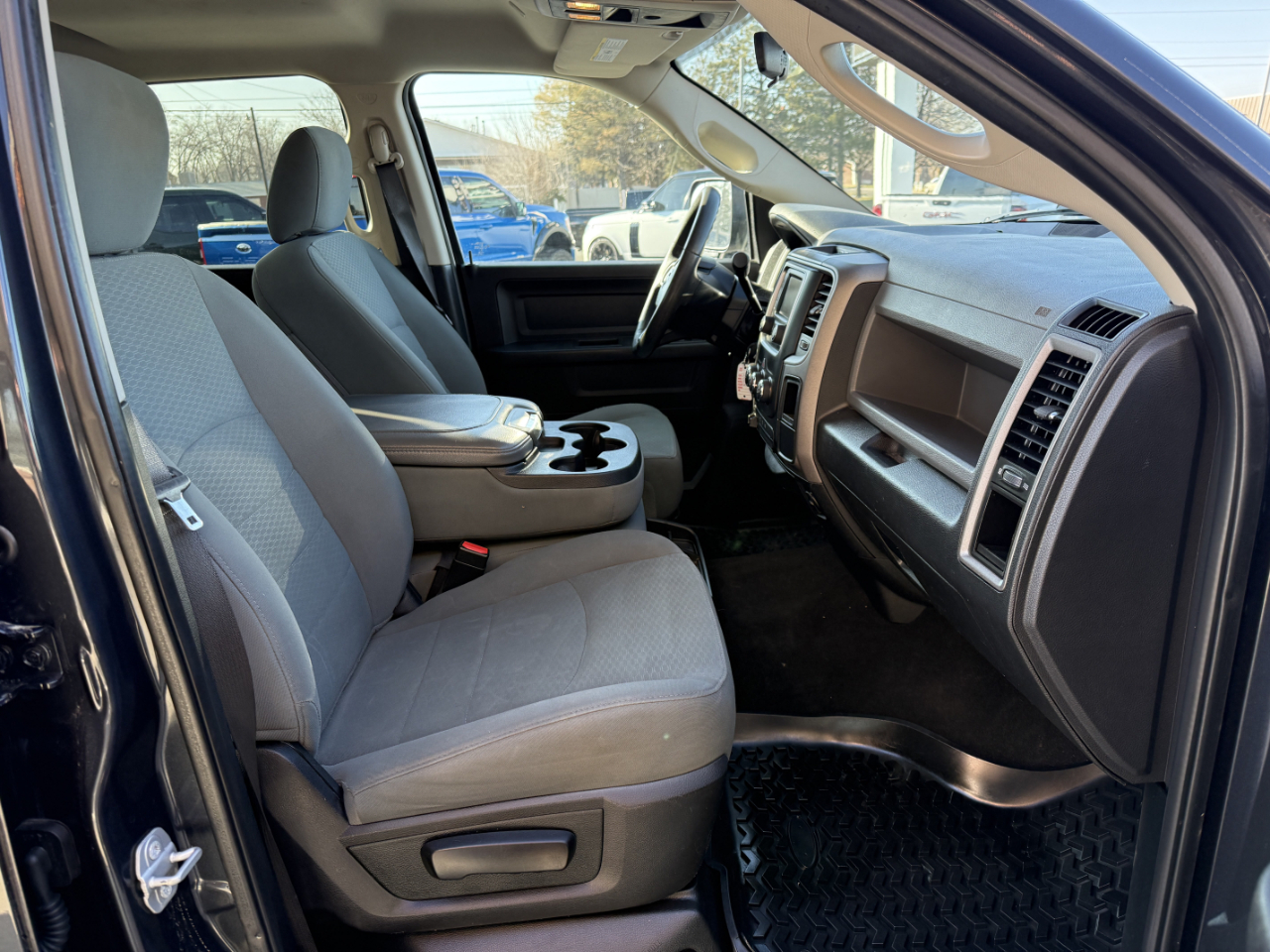 RAM 3500 Tradesman 4x4 Crew Cab 8' Box 2018