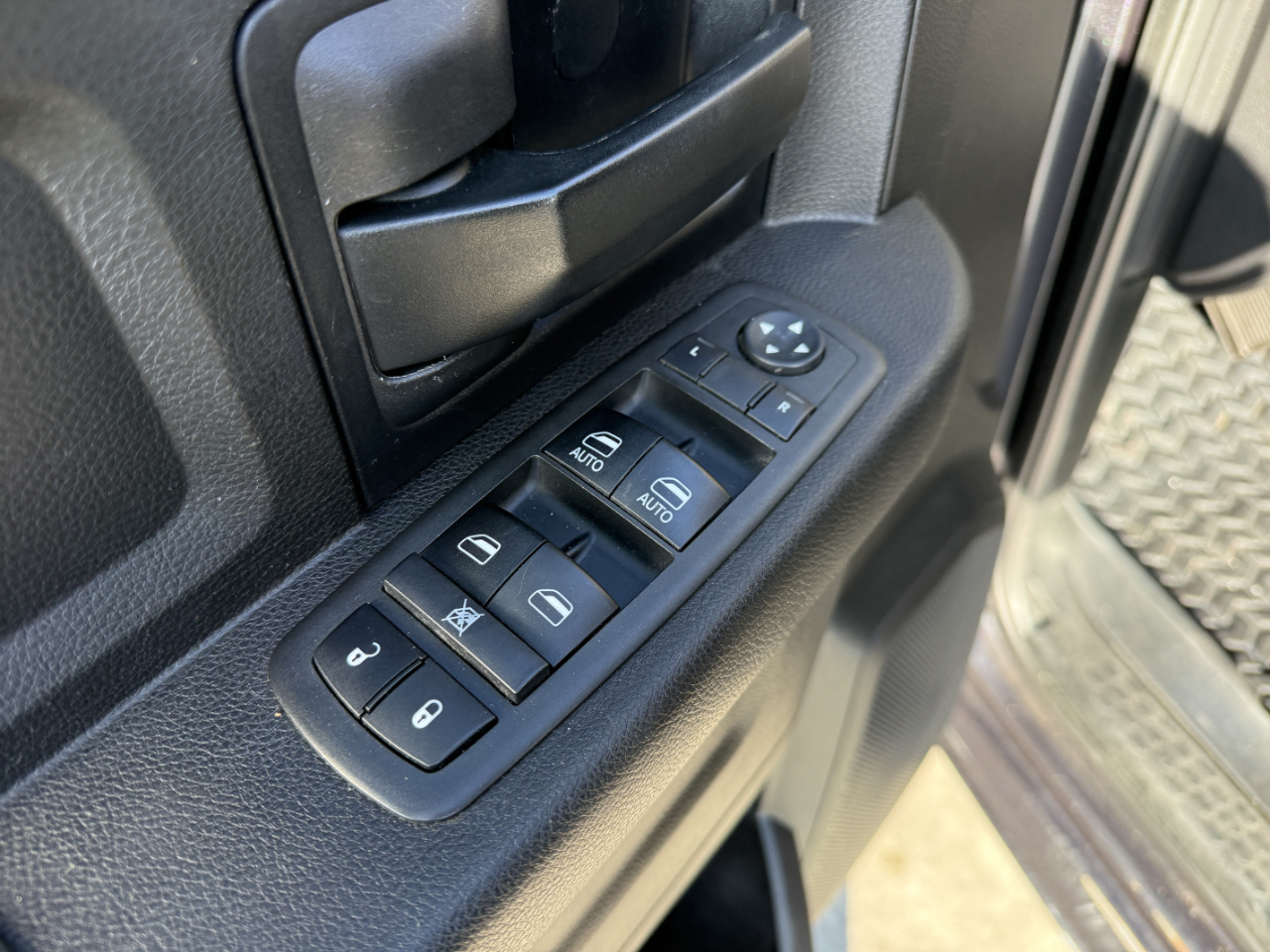 RAM 3500 Tradesman 4x4 Crew Cab 8' Box 2018