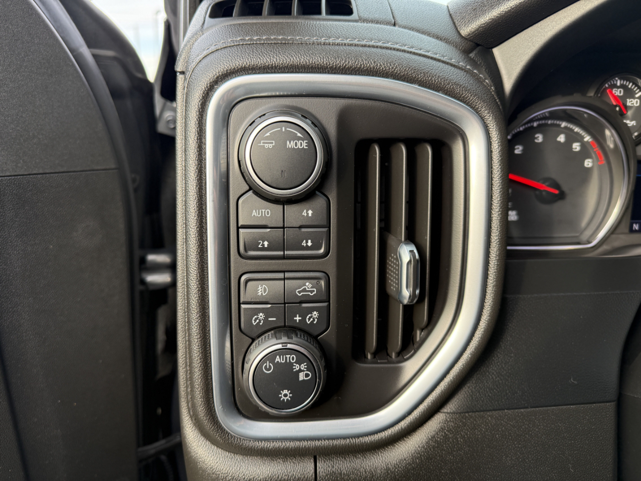 Chevrolet Silverado 1500 LTD 4WD Crew Cab 147" RST 2022