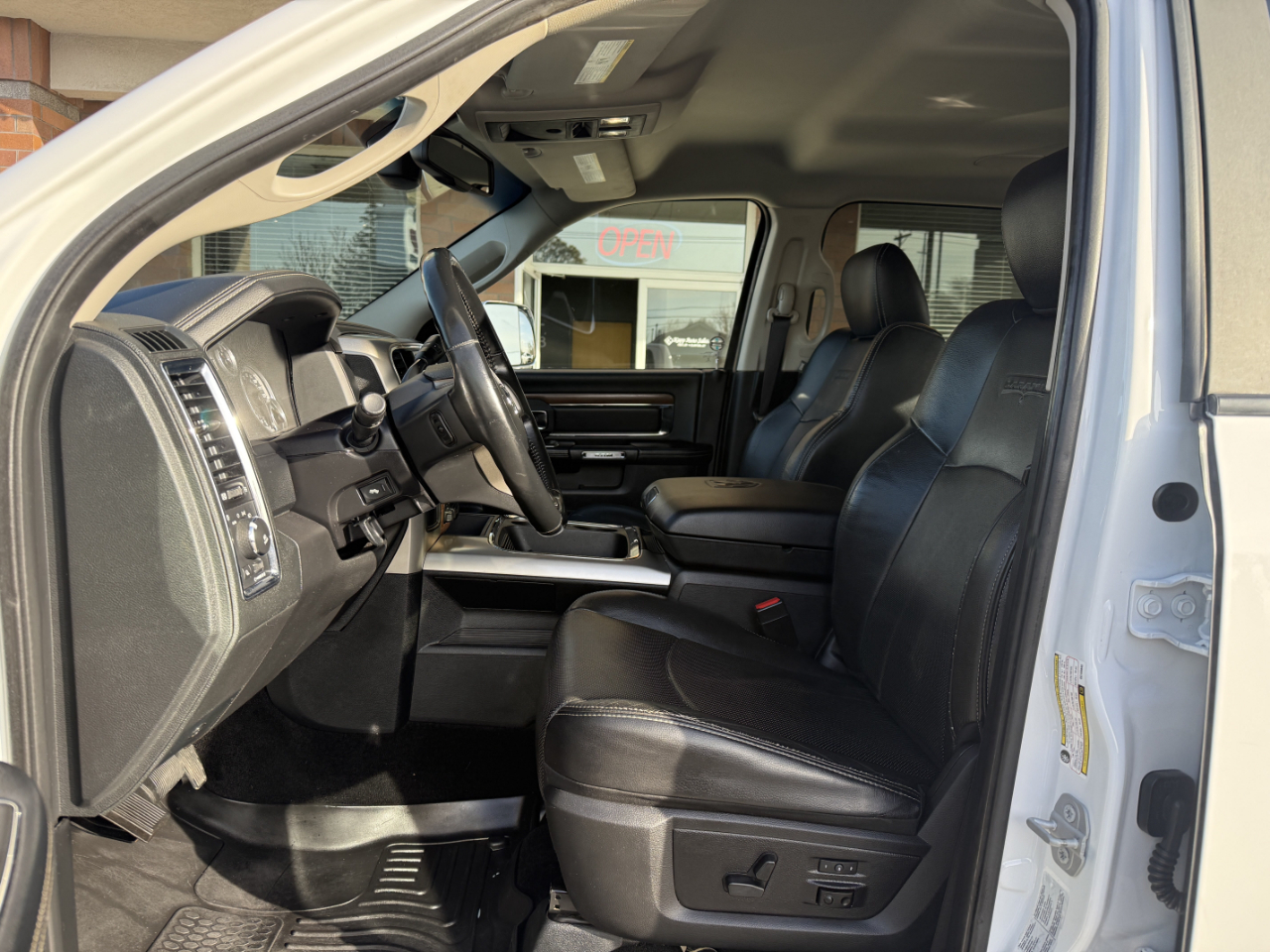 RAM 3500 4WD Crew Cab 149" Laramie 2016