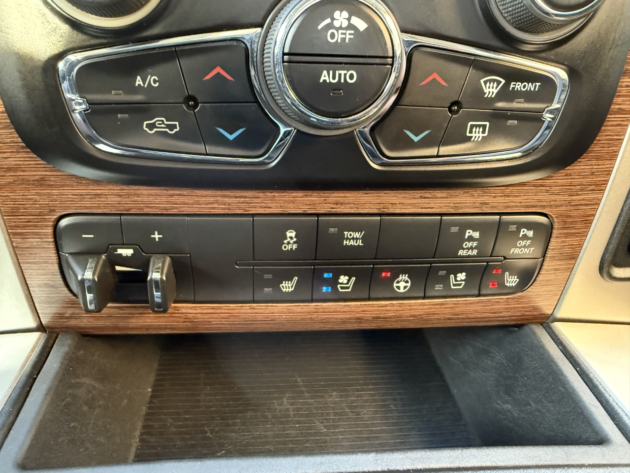 RAM 3500 4WD Crew Cab 149" Laramie 2016