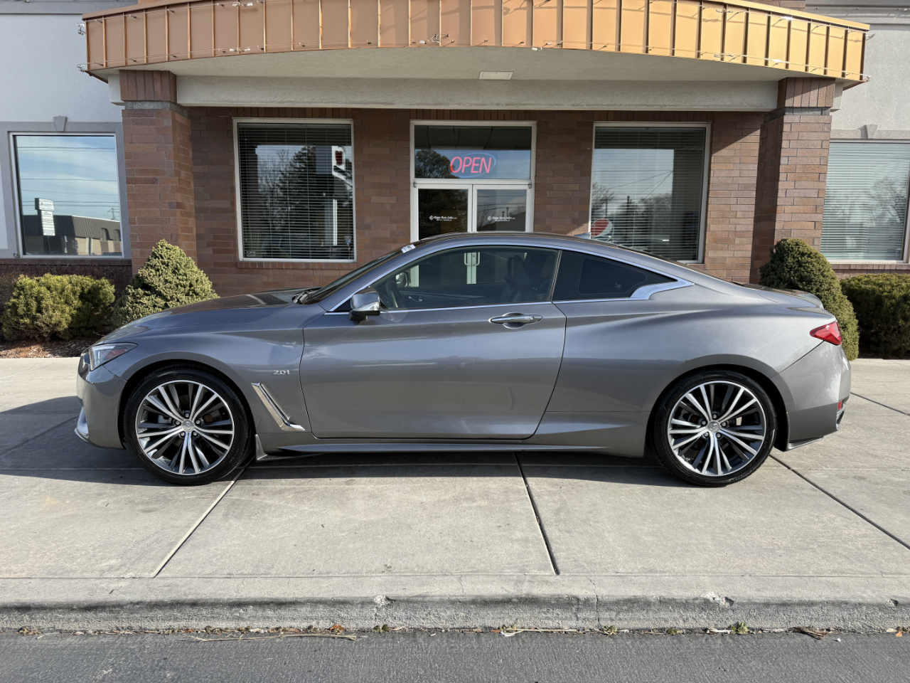 Infiniti Q60 2.0t LUXE RWD 2018