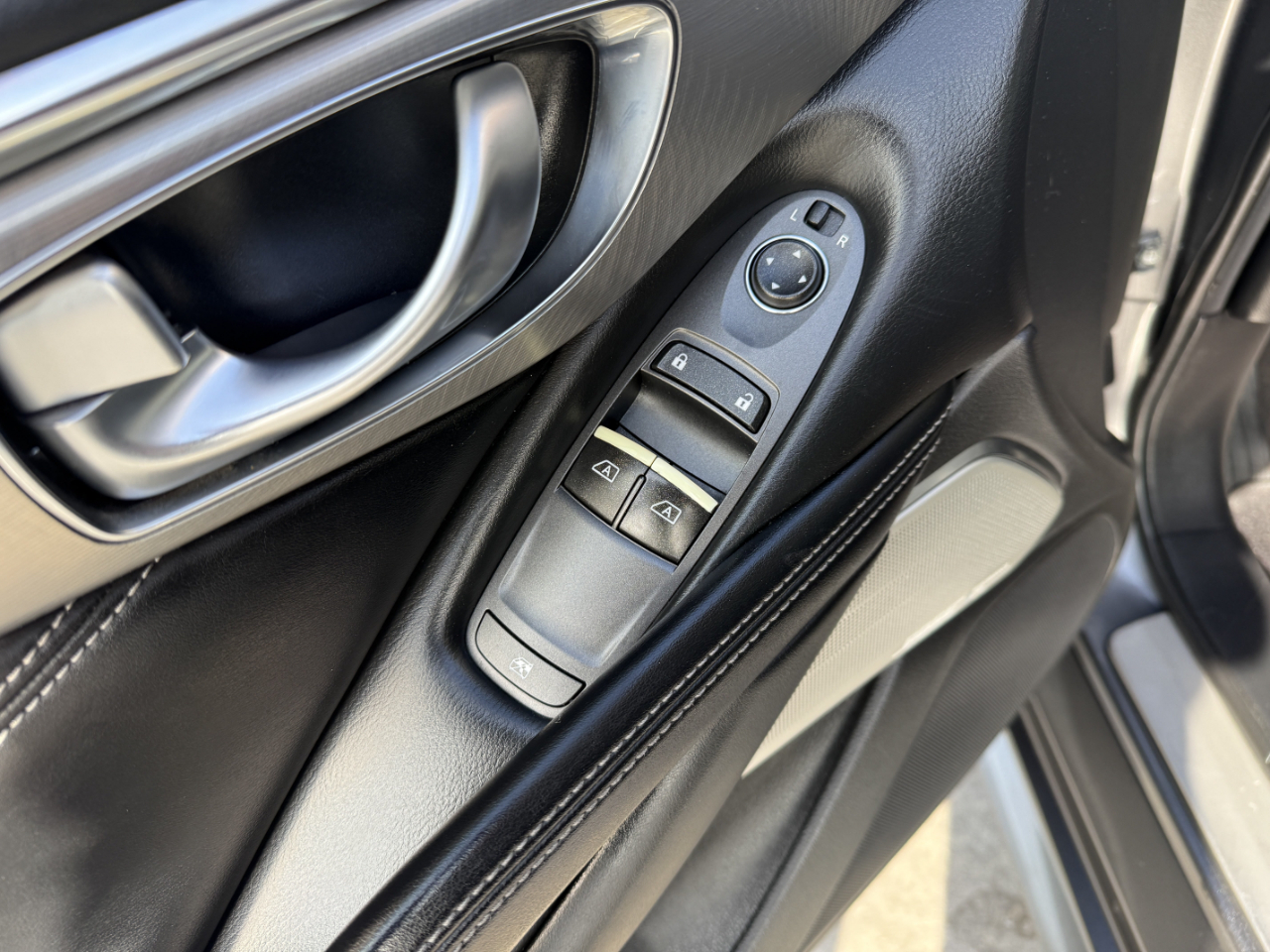 Infiniti Q60 2.0t LUXE RWD 2018