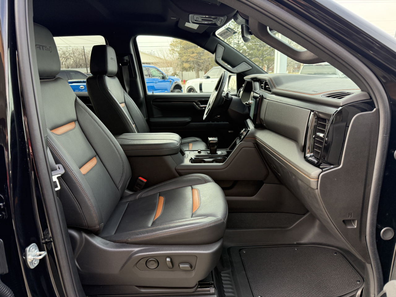 GMC Sierra 1500 4WD Crew Cab 147" AT4 2025