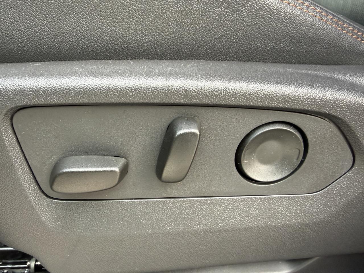 GMC Sierra 1500 4WD Crew Cab 147" AT4 2025