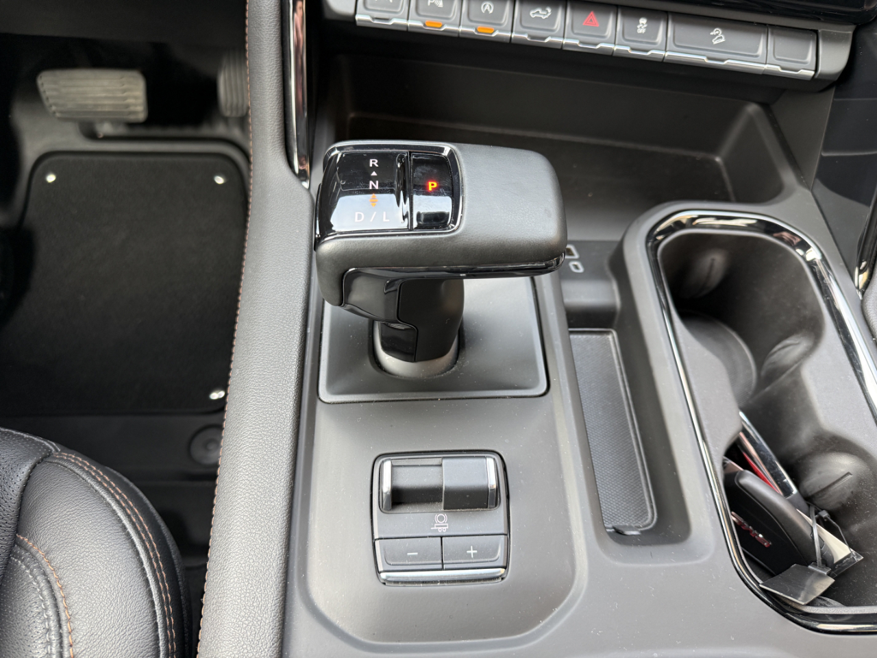 GMC Sierra 1500 4WD Crew Cab 147" AT4 2025