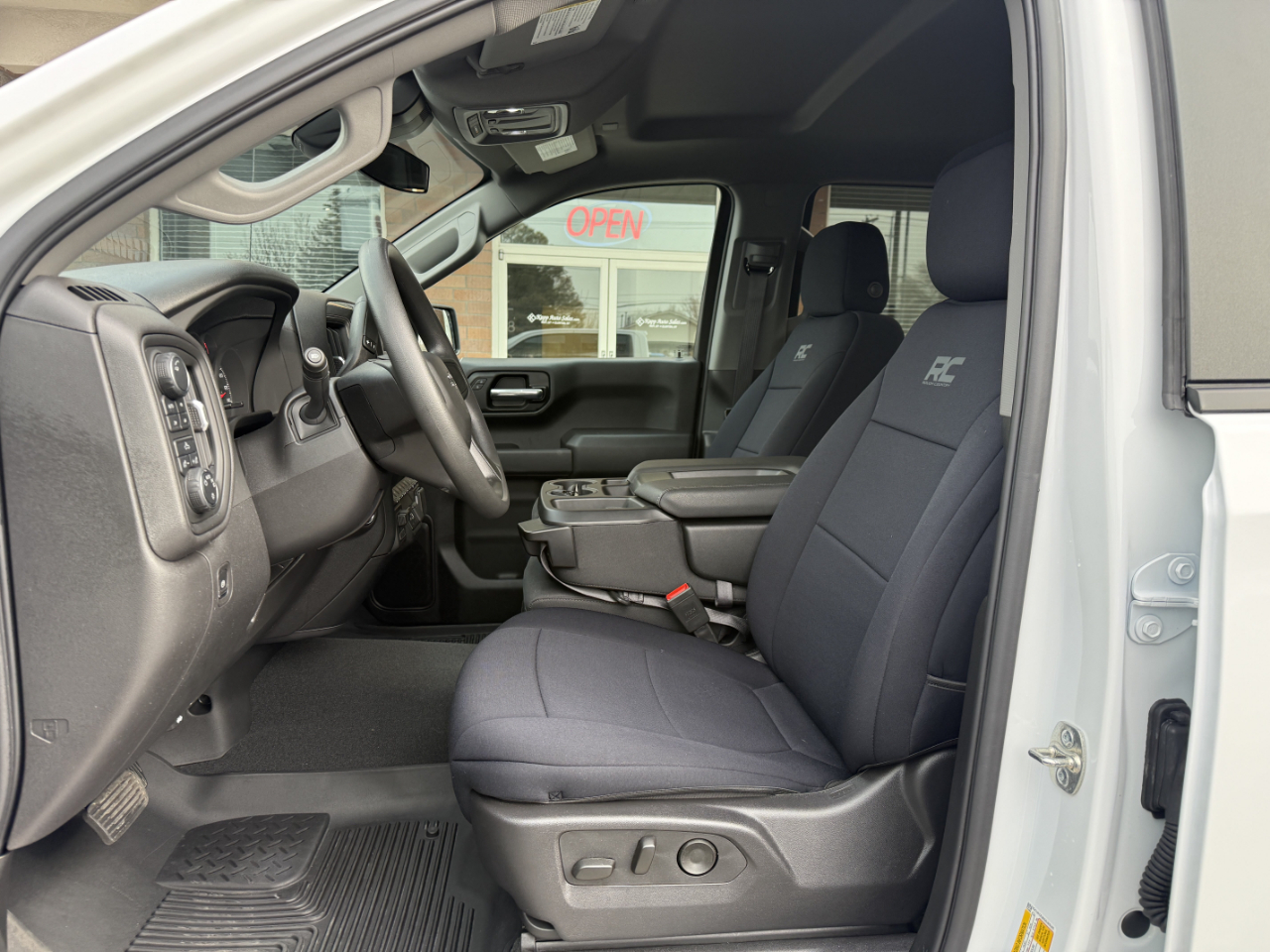 Chevrolet Silverado 1500 4WD Crew Cab 147" Custom Trail Boss 2025