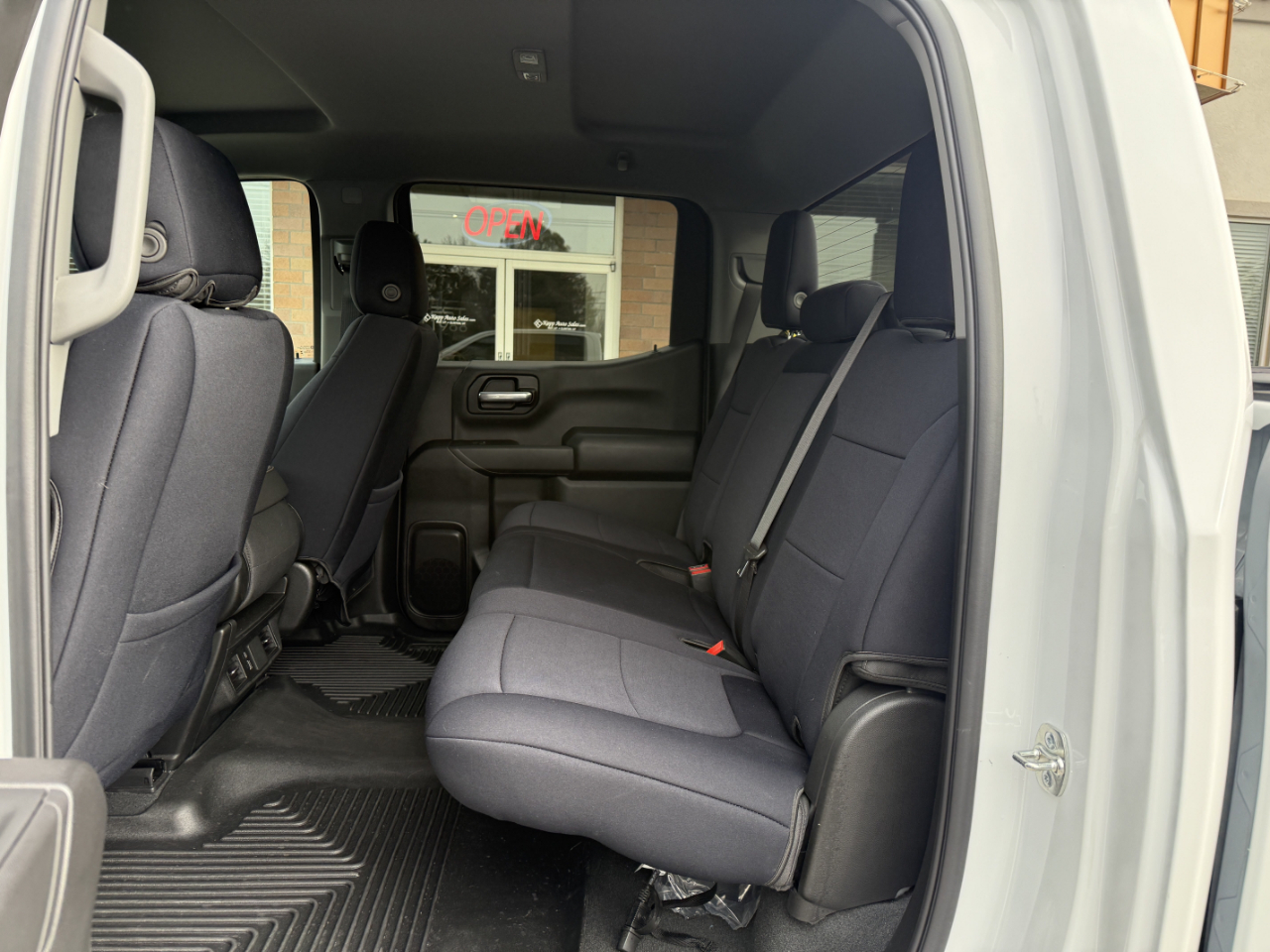 Chevrolet Silverado 1500 4WD Crew Cab 147" Custom Trail Boss 2025