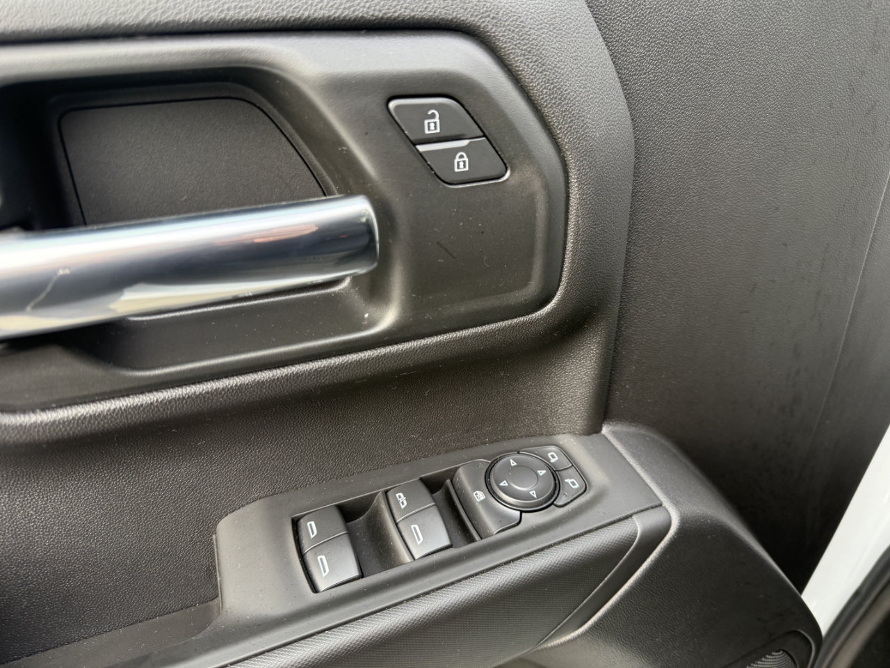 Chevrolet Silverado 1500 4WD Crew Cab 147" Custom Trail Boss 2025