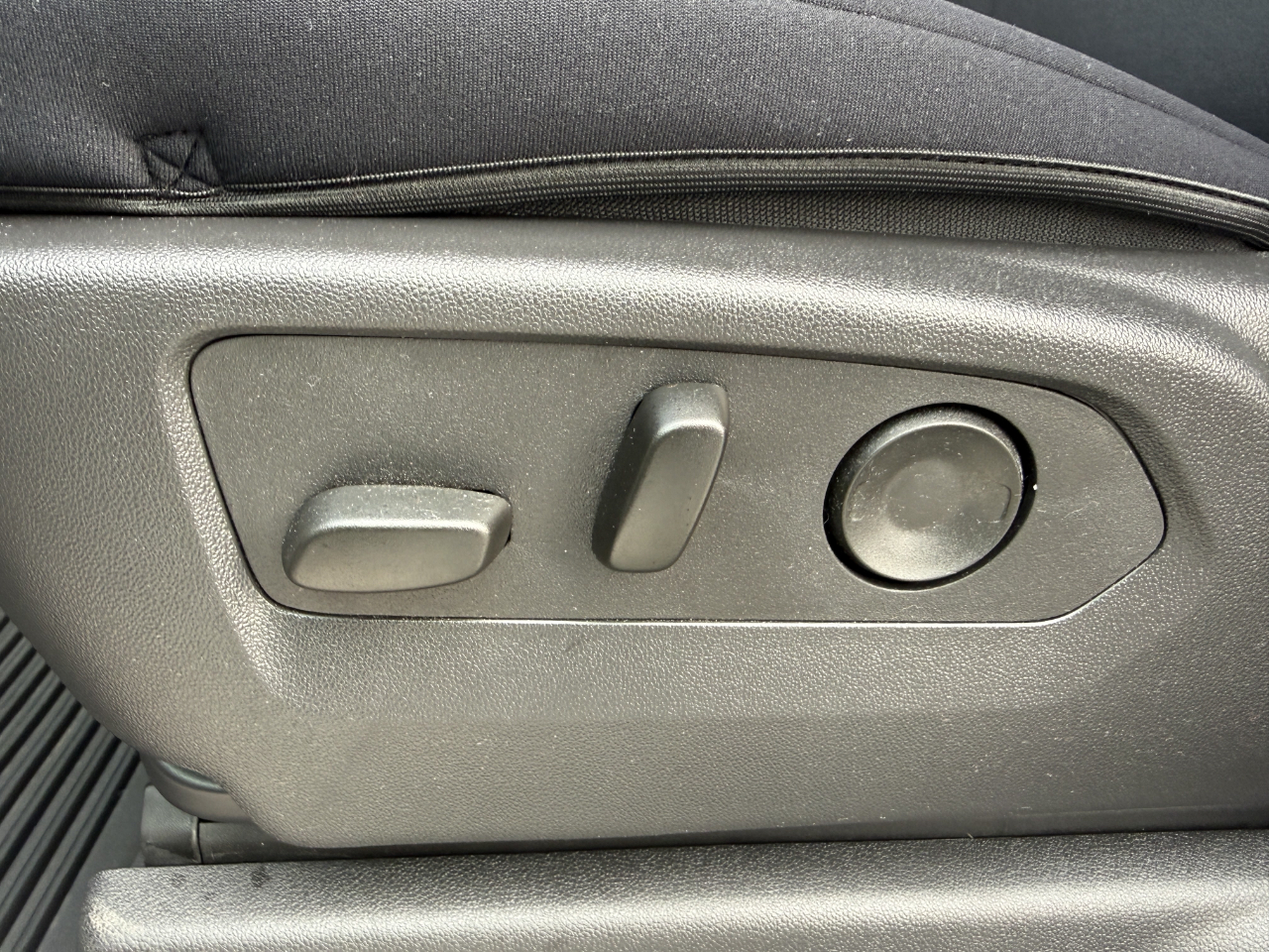 Chevrolet Silverado 1500 4WD Crew Cab 147" Custom Trail Boss 2025