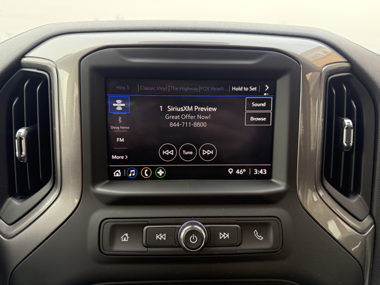 Chevrolet Silverado 1500 4WD Crew Cab 147" Custom Trail Boss 2025