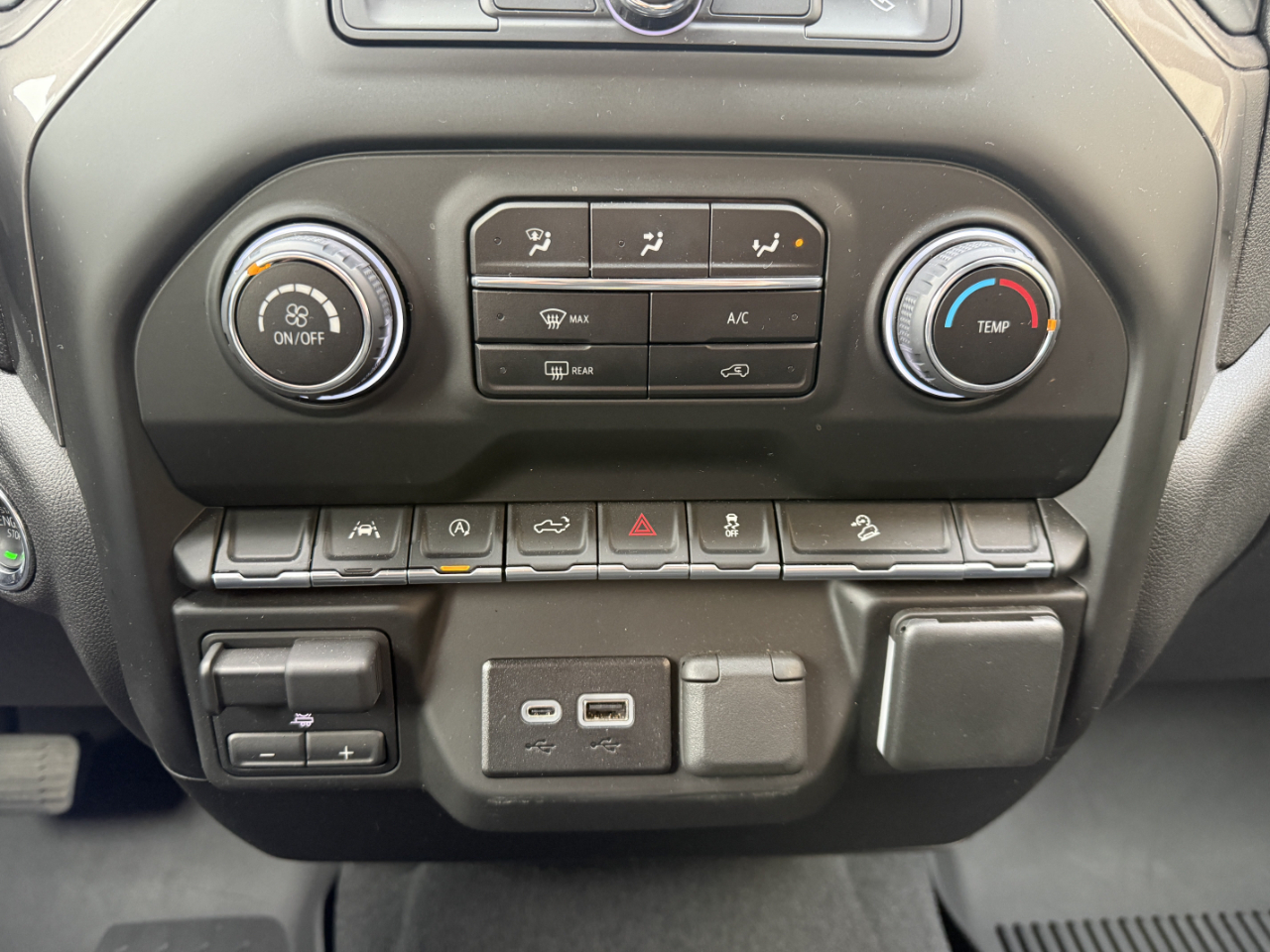 Chevrolet Silverado 1500 4WD Crew Cab 147" Custom Trail Boss 2025