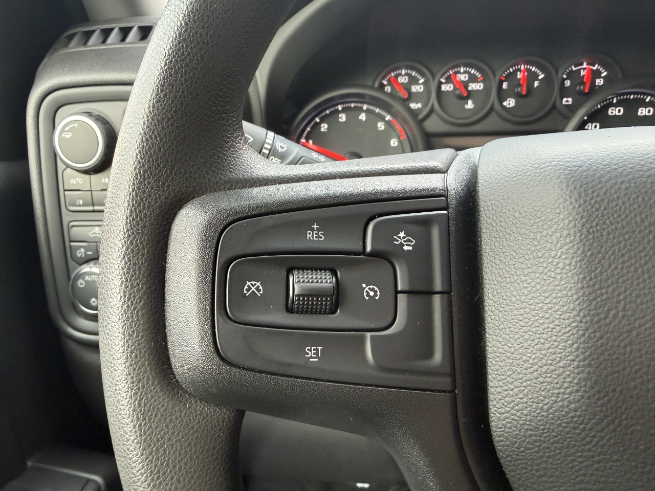 Chevrolet Silverado 1500 4WD Crew Cab 147" Custom Trail Boss 2025