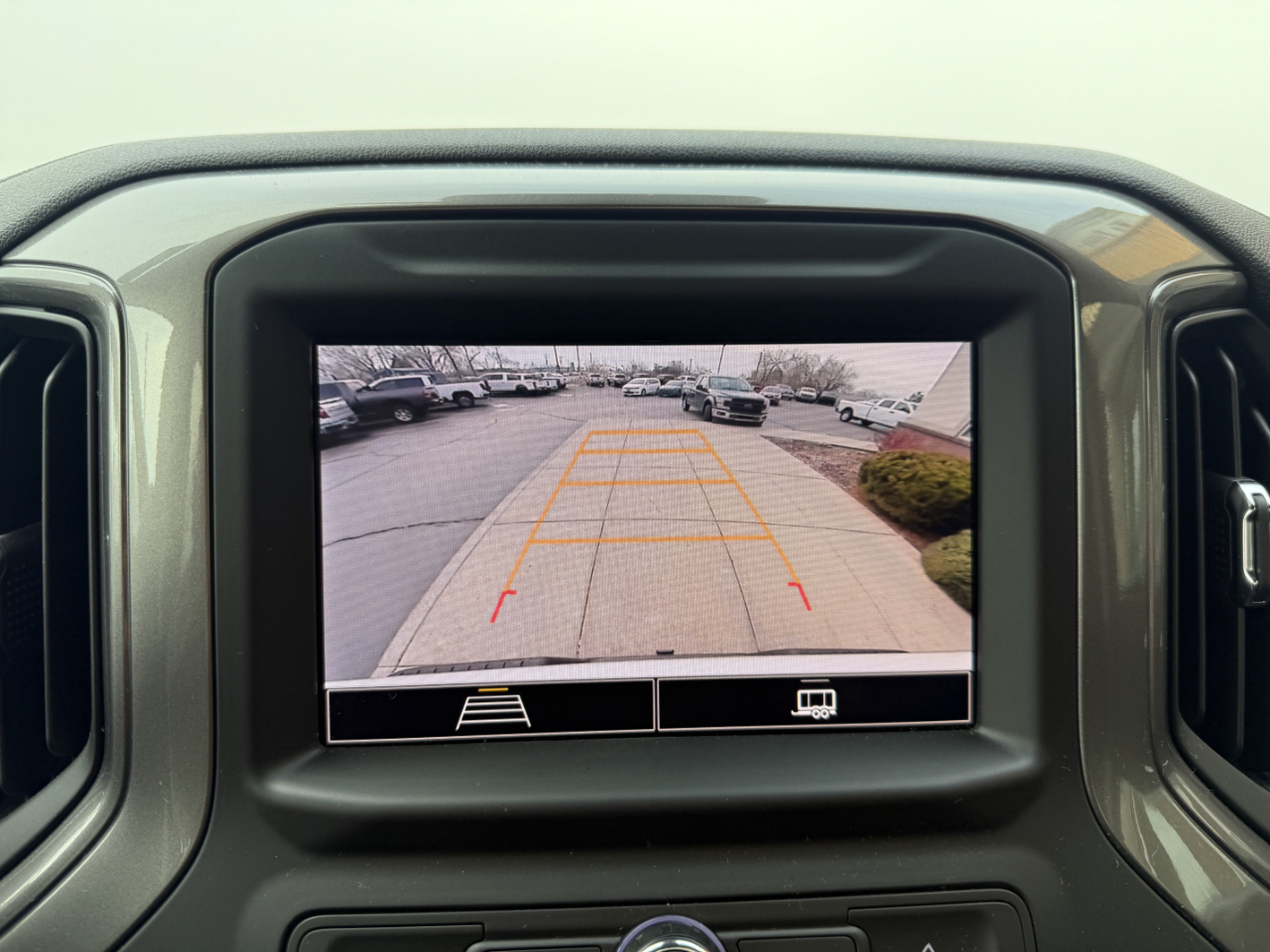 Chevrolet Silverado 1500 4WD Crew Cab 147" Custom Trail Boss 2025