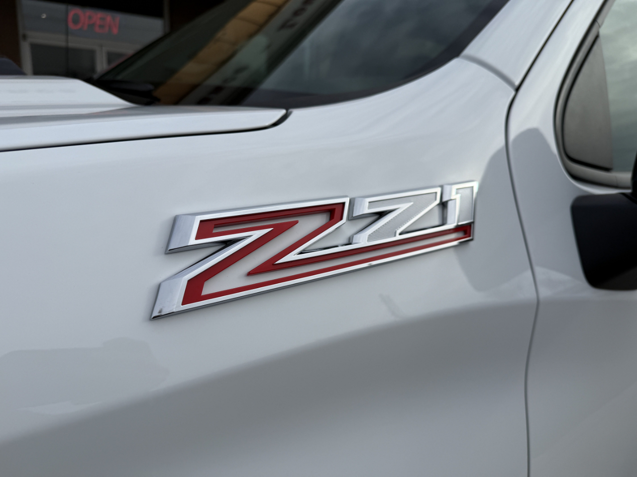 Chevrolet Silverado 1500 4WD Crew Cab 147" Custom Trail Boss 2025