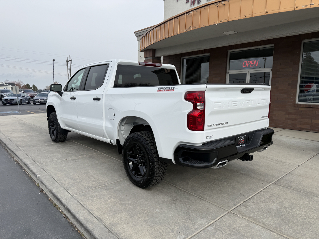 Chevrolet Silverado 1500 4WD Crew Cab 147" Custom Trail Boss 2025
