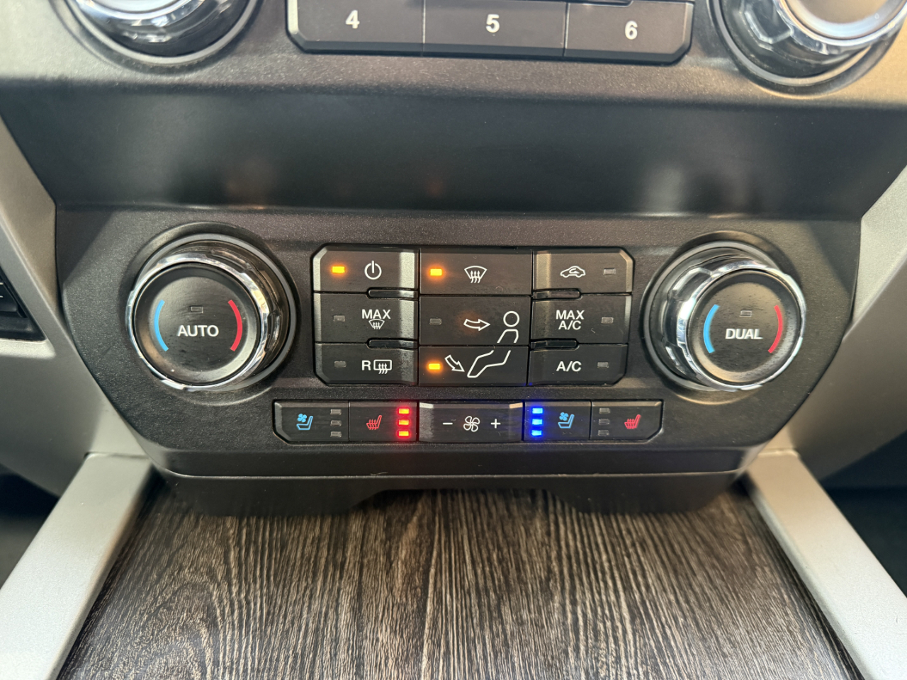 Ford Super Duty F-350 SRW Lariat 4WD Crew Cab 6.75' Box 2021