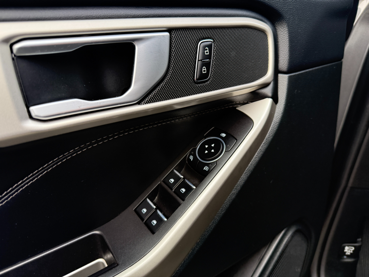 Ford Explorer XLT 4WD 2023