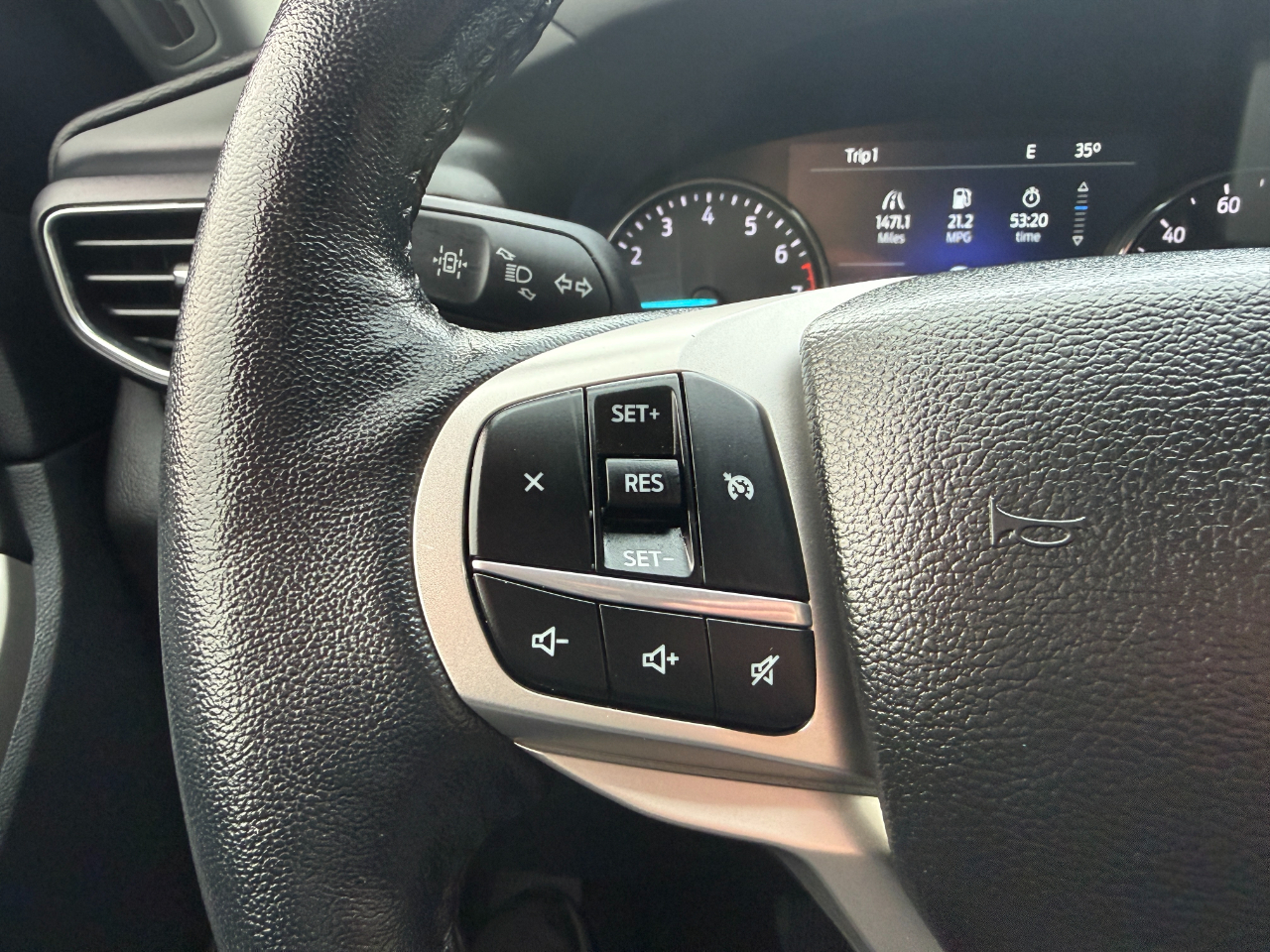 Ford Explorer XLT 4WD 2023