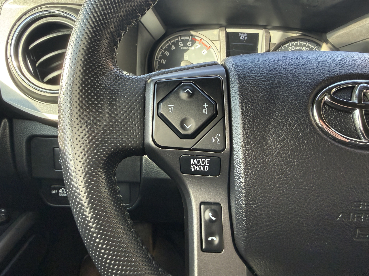 Toyota Tacoma 4WD TRD Off Road Double Cab 5' Bed V6 AT (Natl) 2021