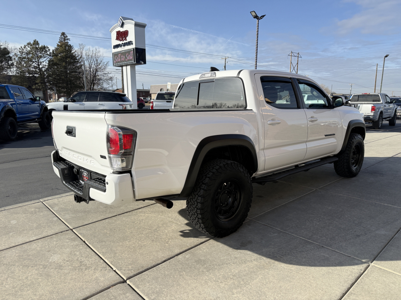 Toyota Tacoma 4WD TRD Off Road Double Cab 5' Bed V6 AT (Natl) 2021