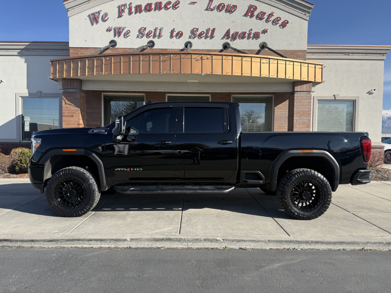 GMC Sierra 3500HD 4WD Crew Cab 159" AT4 2023