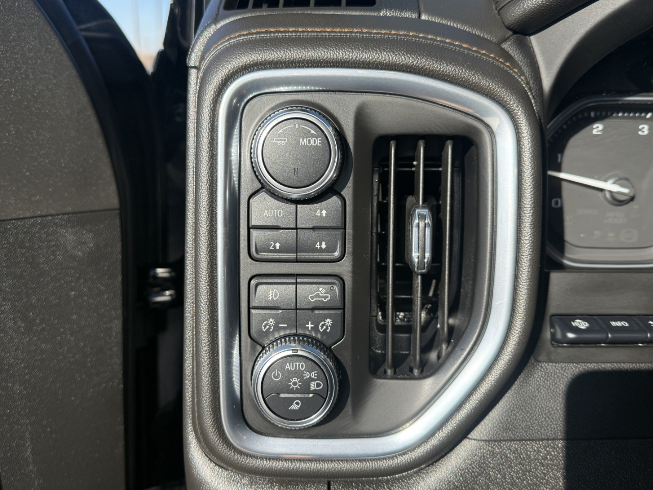 GMC Sierra 3500HD 4WD Crew Cab 159" AT4 2023