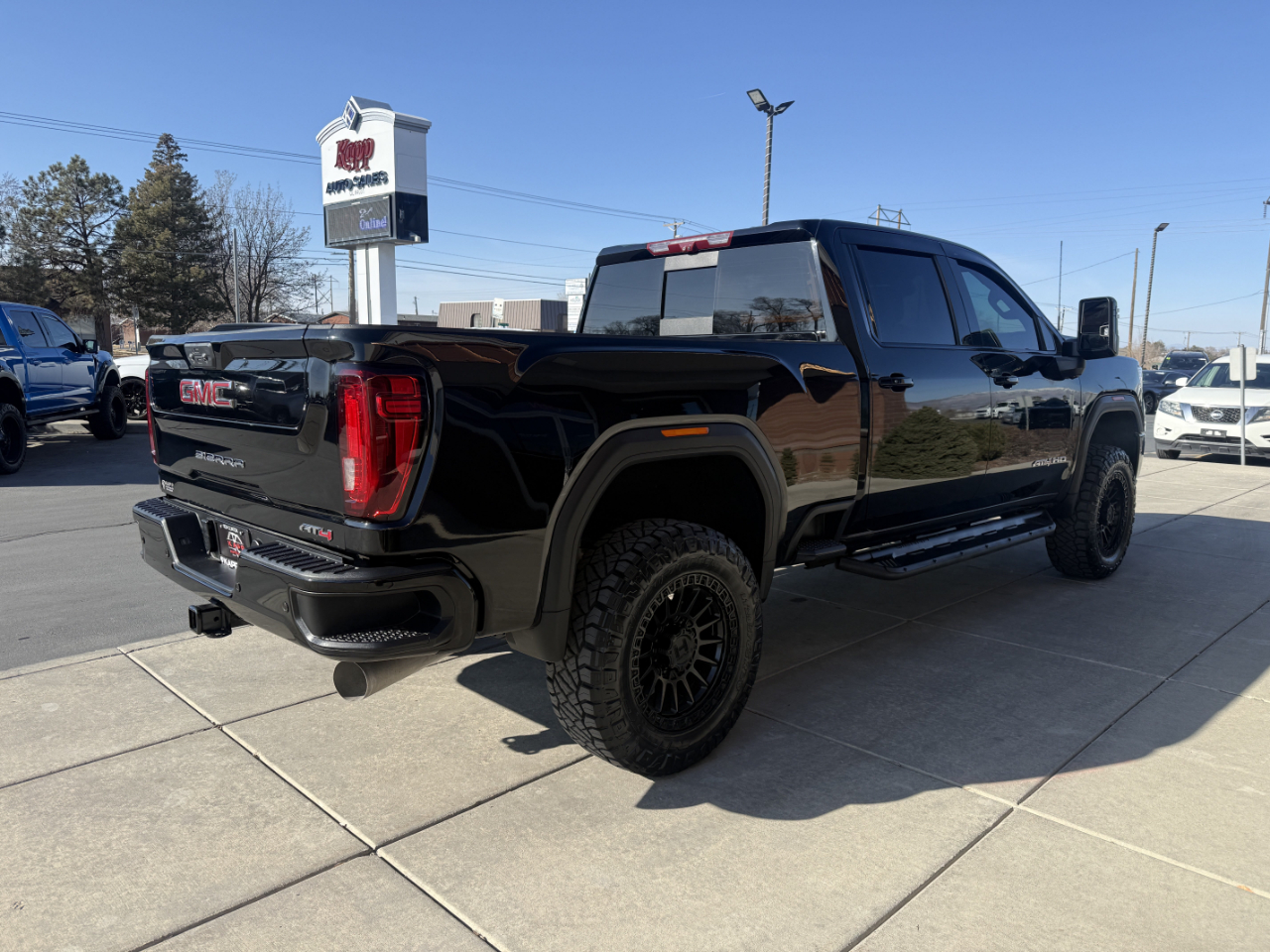 GMC Sierra 3500HD 4WD Crew Cab 159" AT4 2023