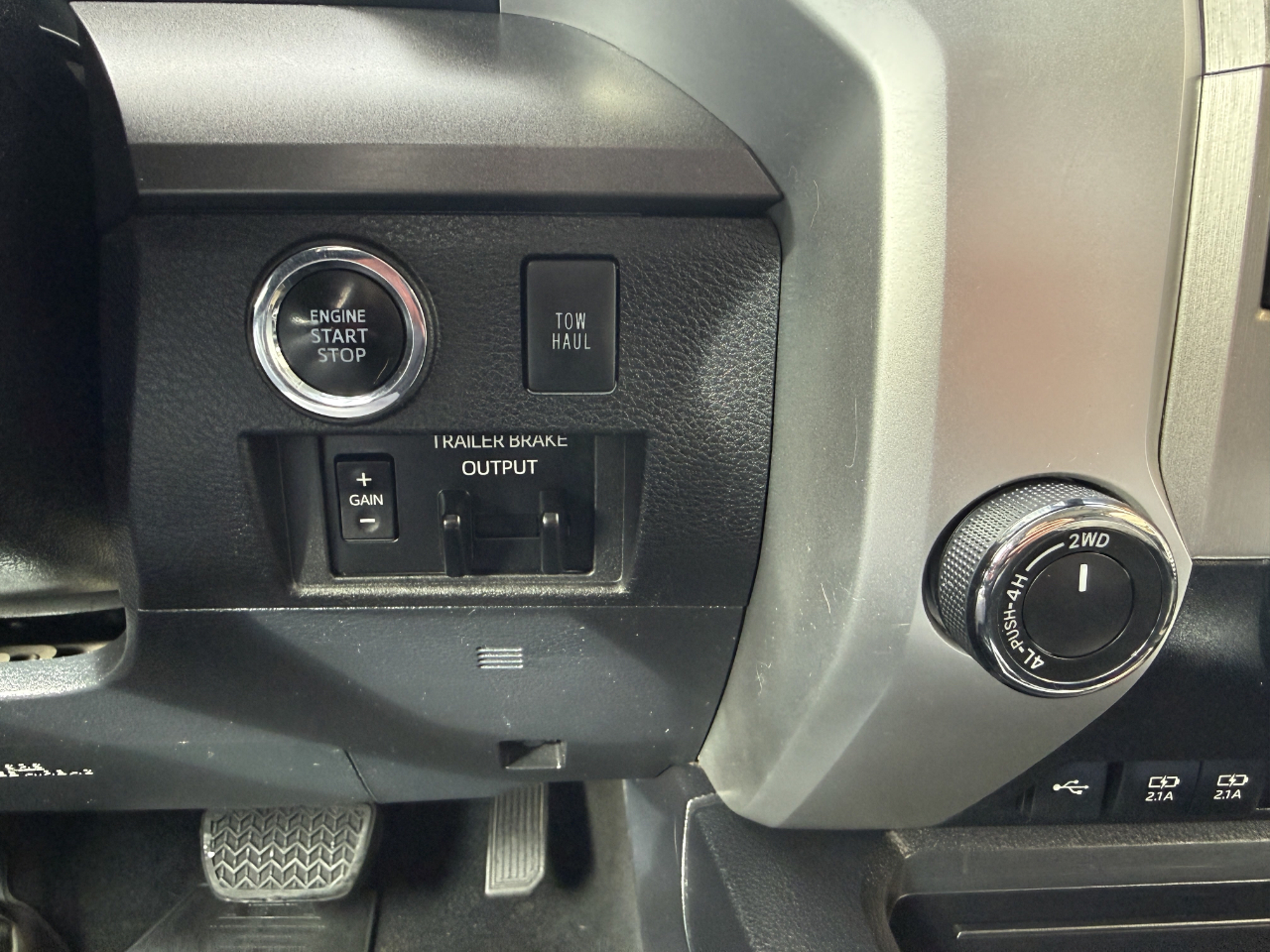 Toyota Tundra 4WD SR5 CrewMax 5.5' Bed 5.7L (Natl) 2020