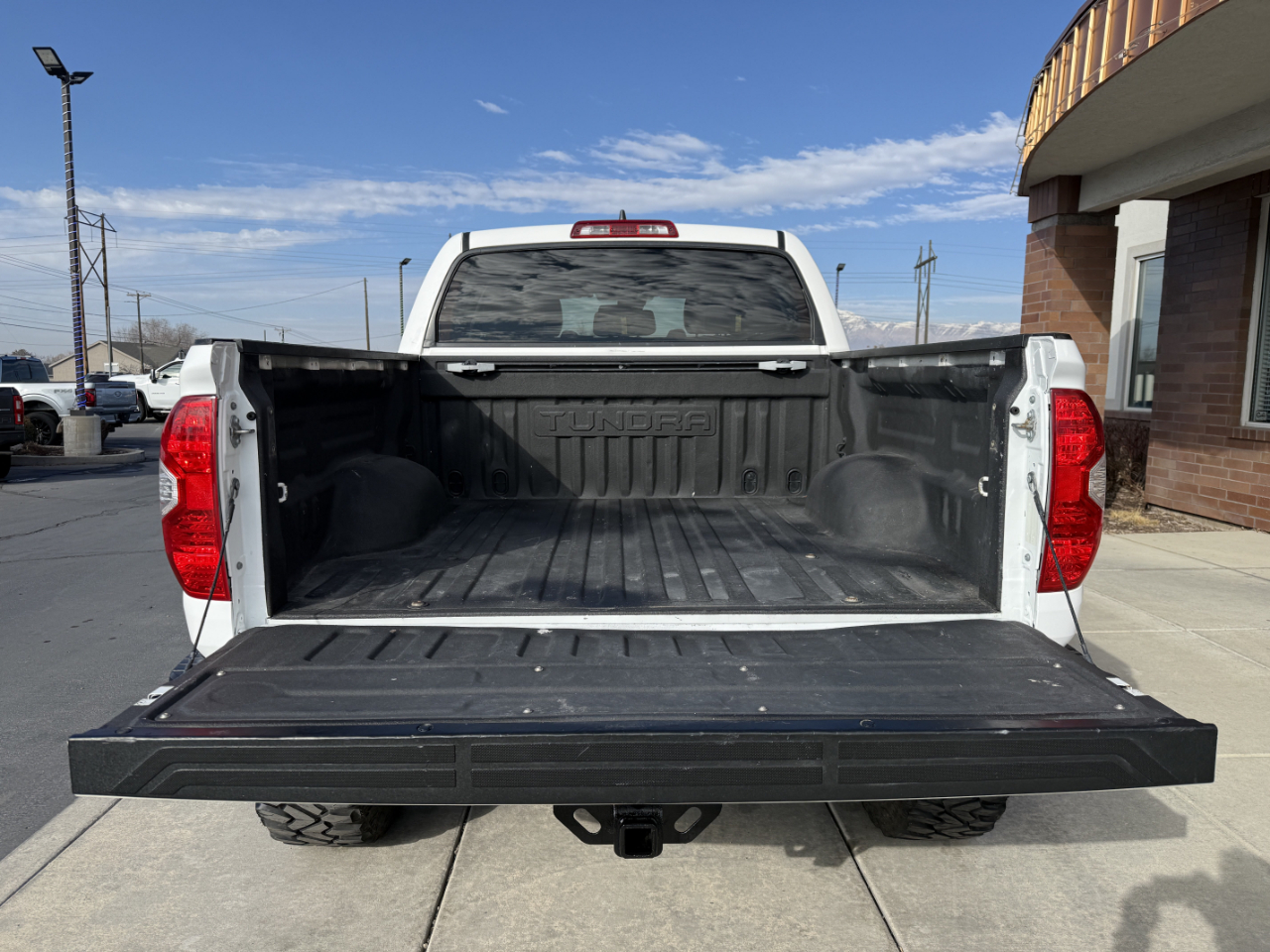 Toyota Tundra 4WD SR5 CrewMax 5.5' Bed 5.7L (Natl) 2020
