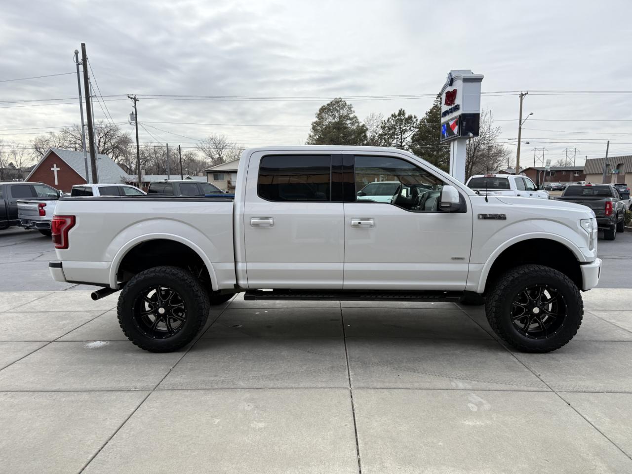 Ford F-150 4WD SuperCrew 145" Lariat 2016