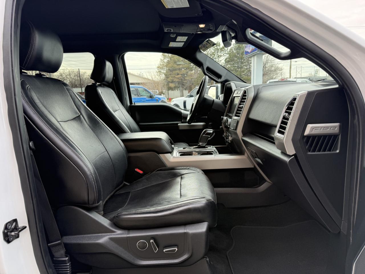 Ford F-150 4WD SuperCrew 145" Lariat 2016