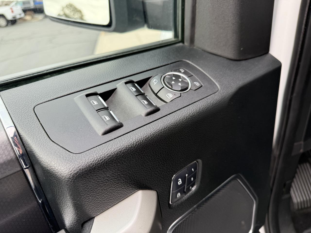 Ford F-150 4WD SuperCrew 145" Lariat 2016