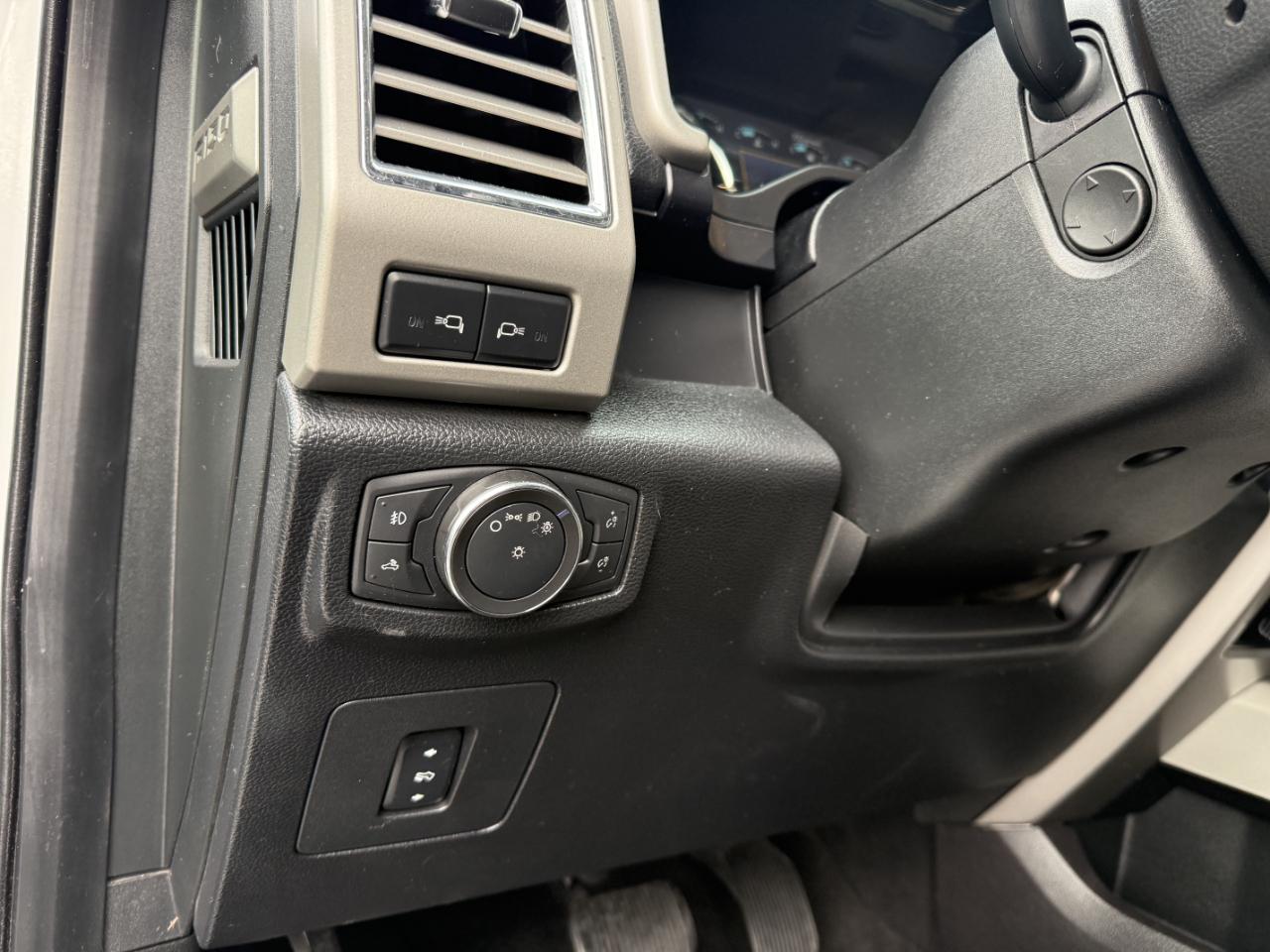 Ford F-150 4WD SuperCrew 145" Lariat 2016