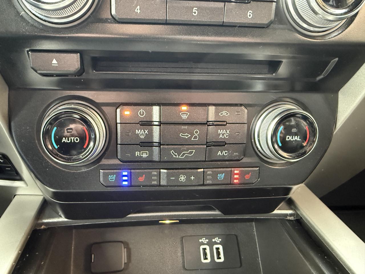 Ford F-150 4WD SuperCrew 145" Lariat 2016