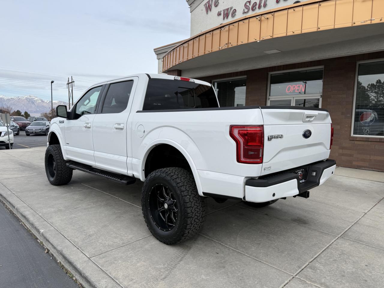 Ford F-150 4WD SuperCrew 145" Lariat 2016