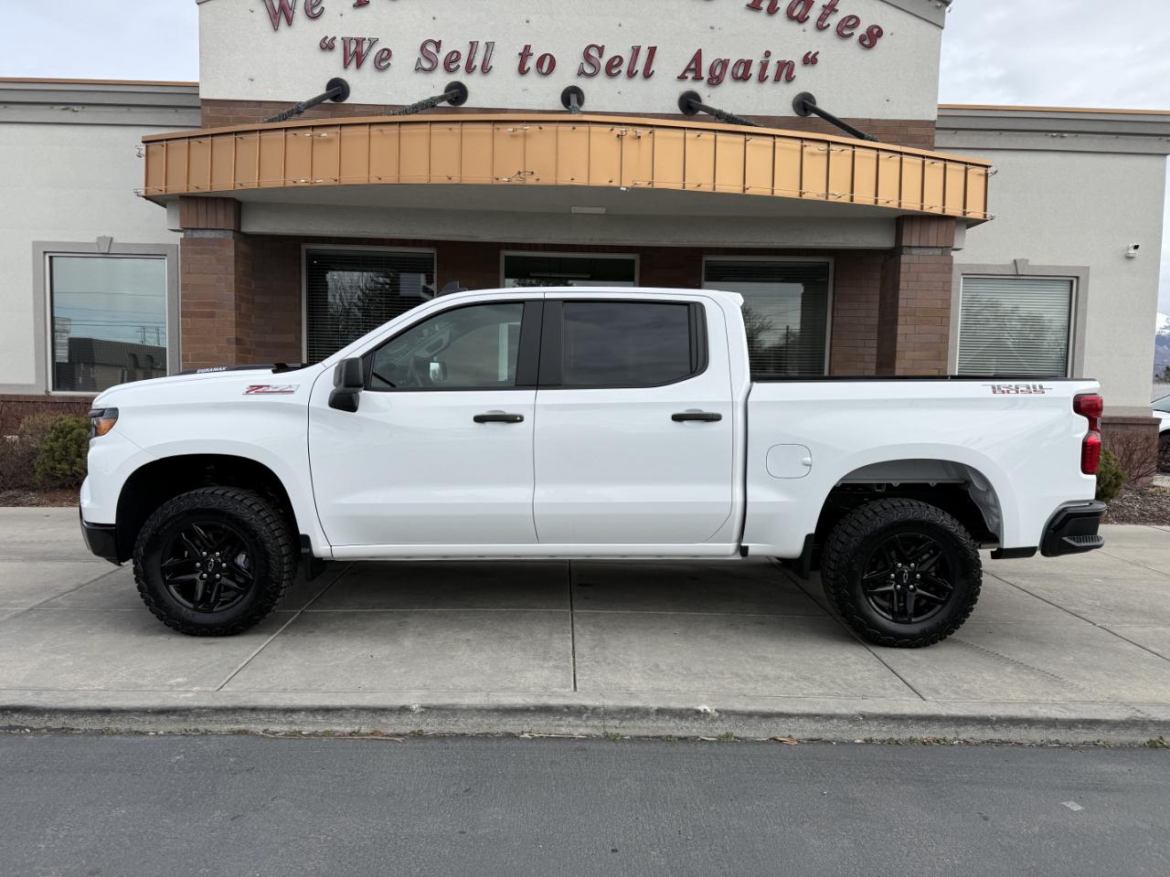 Chevrolet Silverado 1500 4WD Crew Cab 147" Custom Trail Boss 2025