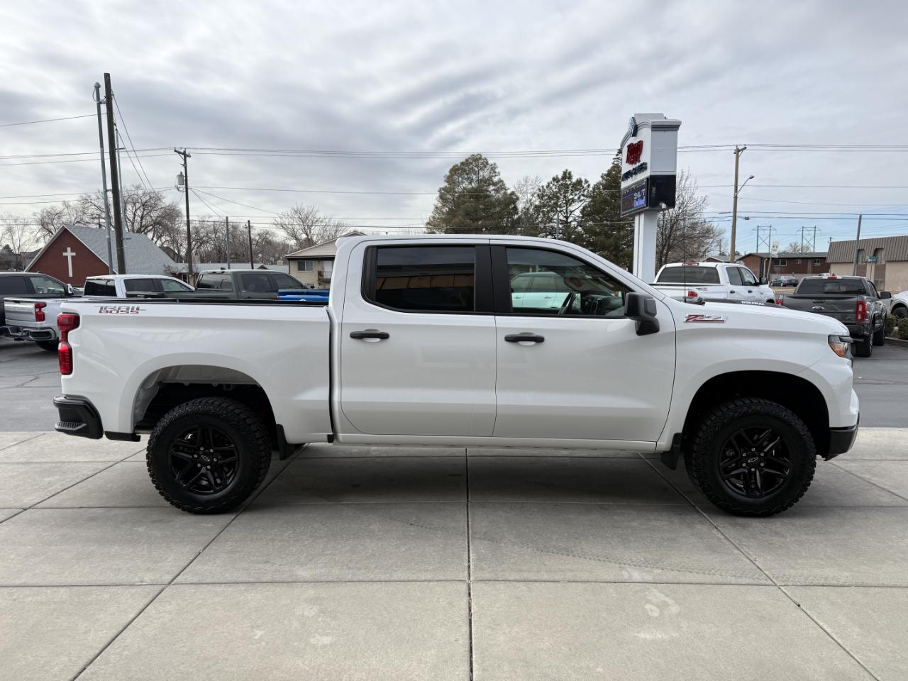 Chevrolet Silverado 1500 4WD Crew Cab 147" Custom Trail Boss 2025
