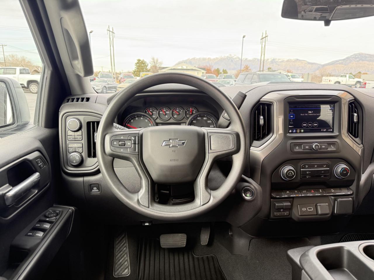 Chevrolet Silverado 1500 4WD Crew Cab 147" Custom Trail Boss 2025