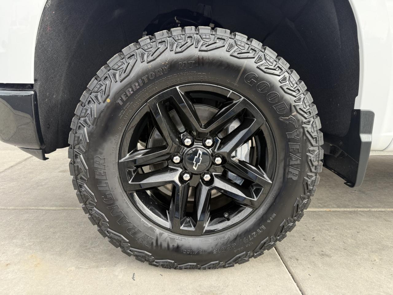 Chevrolet Silverado 1500 4WD Crew Cab 147" Custom Trail Boss 2025