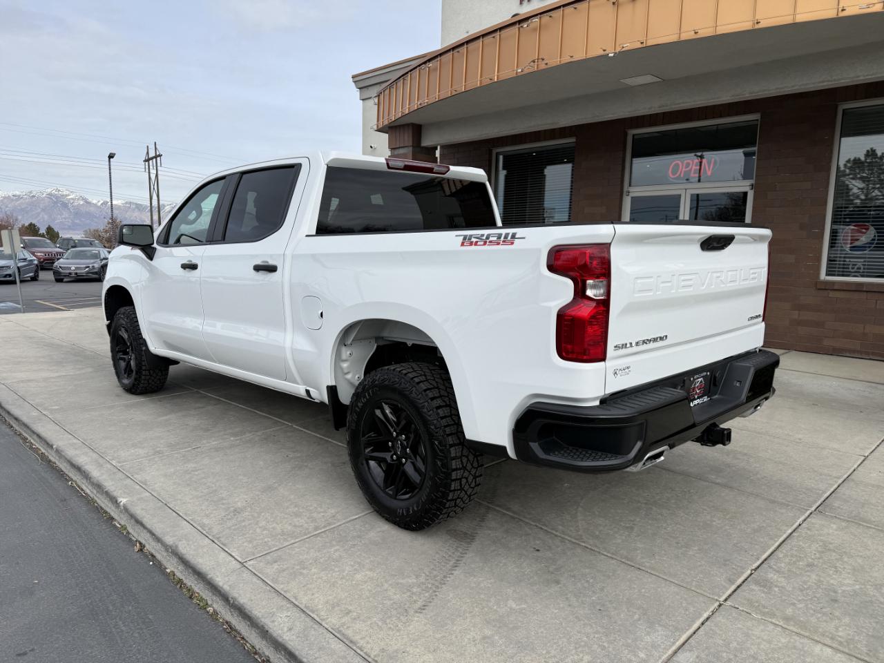 Chevrolet Silverado 1500 4WD Crew Cab 147" Custom Trail Boss 2025