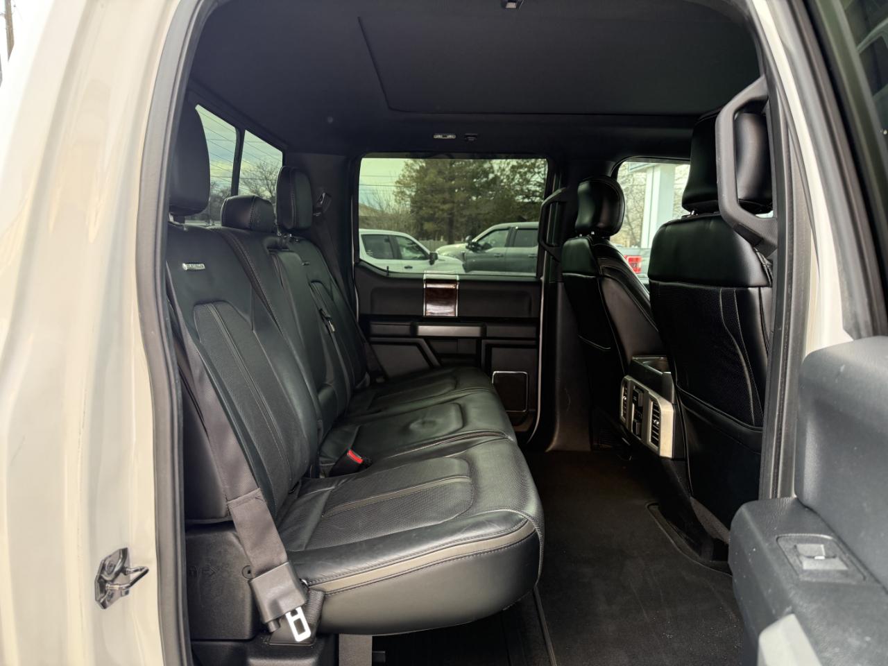 Ford Super Duty F-350 SRW Platinum 4WD Crew Cab 8' Box 2017