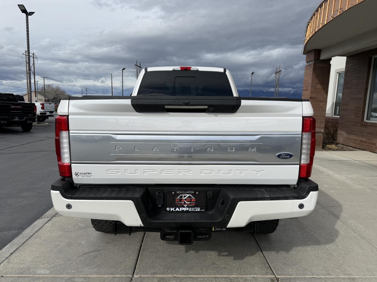 Ford Super Duty F-350 SRW Platinum 4WD Crew Cab 8' Box 2017