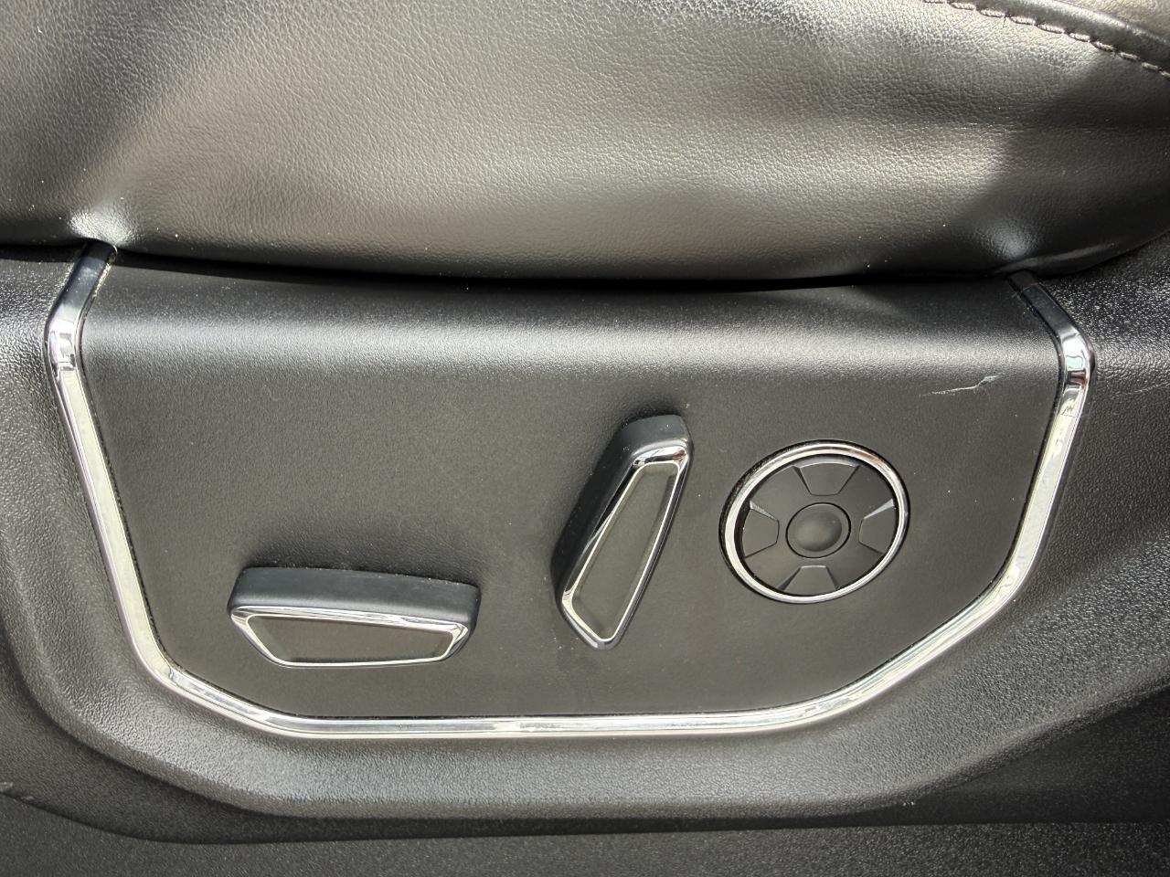 Ford Super Duty F-350 SRW Platinum 4WD Crew Cab 8' Box 2017